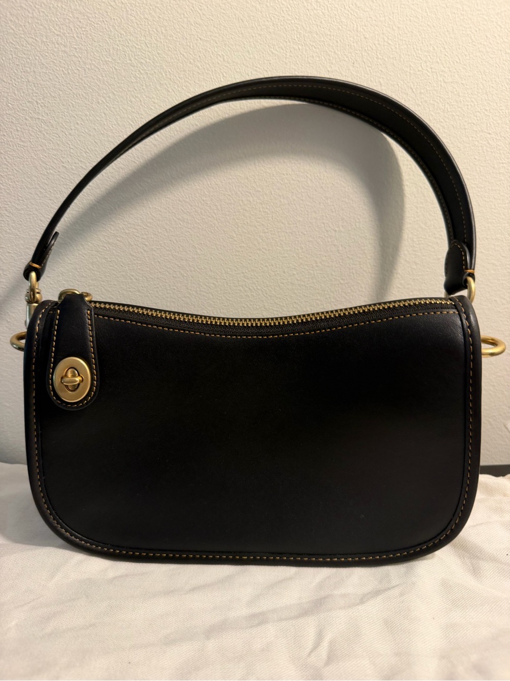 Coach Swinger 20 in Brass/Black